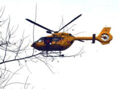 Modena, bimbo di 3 anni precipita dal secondo piano e finisce su auto in sosta: salvo