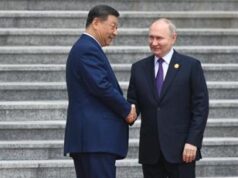 Putin in Cina da Xi, calorosa stretta di mano in Piazza Tienanmen