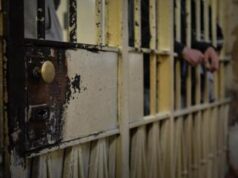 Rivolta in carcere a Benevento: “Agenti feriti e altri in ostaggio, detenuti armati”