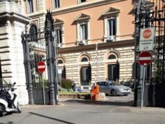 Roma, morta la donna colpita da proiettile vagante mentre era in auto al Prenestino