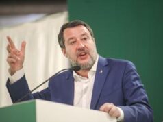 Salvini contestato da ambientalisti a Trento: “Non avete capito niente della vita”