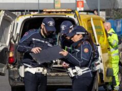 Travolto e ucciso da bus nella notte a Milano