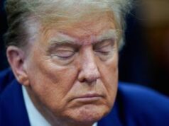 Trump: “Addormentato al processo? No, tengo occhi chiusi per ascoltare meglio”