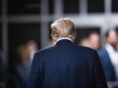 Trump e il processo di New York, giuria ancora riunita: cosa può succedere se viene condannato