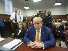 Trump, giuria in camera di consiglio a New York. Il Tycoon protesta: “Processo truccato”