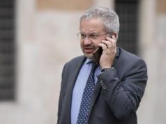 Vaccini, Borghi: “Emendamento per stop obbligo ai bimbi”. Burioni e Bassetti insorgono