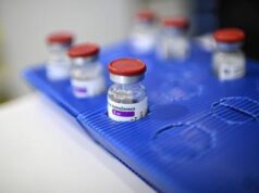 Vaccino AstraZeneca, parla lo scienziato: “Ci è stato utile, effetti collaterali una non-notizia”