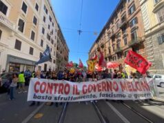 Corteo a Roma contro il governo, bandiere rosse e della Palestina a piazza Vittorio