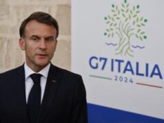 G7, gelo Meloni-Macron alla cena: lui fa il baciamano