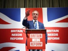 Gran Bretagna, il ritorno di Nigel Farage: ‘Mr Brexit’ si candida alle politiche