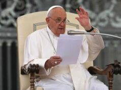 IA, la provocazione del Papa: “Siamo sicuri di voler continuare a chiamarla intelligenza?”