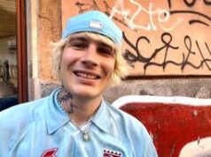 Il Tre gira videoclip a Trastevere, bagno di folla e fan impazziti