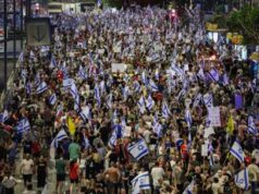 Israele, decine di migliaia in piazza contro governo Netanyahu: c’è anche Gantz