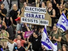 Israele, nuove proteste contro Netanyahu: “Al voto prima dell’anniversario del 7/10”
