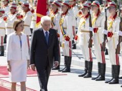 Mattarella: “Sostegno all’Ucraina senza cedimenti. In Italia tempesta di fake news russe”