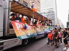 Pride Milano, giornalisti molestati da sconosciuto infiltrato a punto stampa Schlein