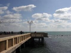 Si tuffa sugli scogli a Ostia, 33enne in coma farmacologico