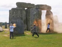 Stonehenge, blitz degli attivisti e vernice sulle pietre – Video