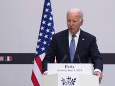 Ucraina, Biden a Parigi: “Putin non si fermerà, tutta l’Europa è minacciata”