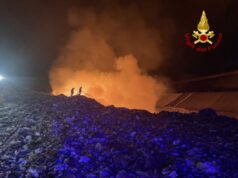Vasto incendio nella discarica di Palermo
