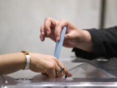 Elezioni Francia, oggi si torna alle urne: oltre 200 candidati ritirati per fermare Le Pen