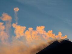 Etna, nube vulcanica da cratere alta 4,5 chilometri