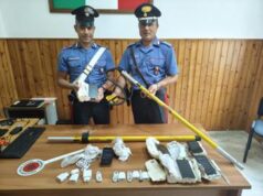 Fionda gigante per lanciare cellulari in carcere, due denunciati a Caserta