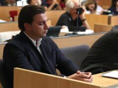 Giacomo Bozzoli ancora in fuga, moglie e figlio rientrati in Italia