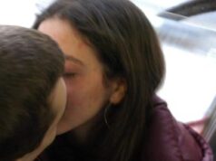 Giornata del bacio, vietato durante pandemia e oggi la scienza lo riabilita