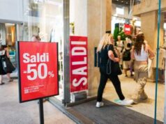 Saldi, in vendita merce di fine stagione: cosa c’è da sapere