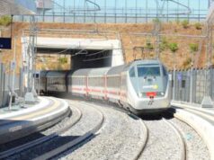 Treni da incubo tra ritardi e incidenti: boom reazioni negative sui social