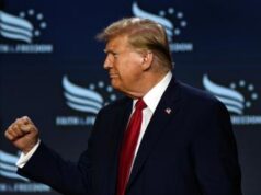 Trump ‘tifa’ per Biden: “Meglio se presidente non si ritira”