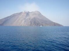 Vulcano Stromboli, allerta rossa e stop a barche turisti