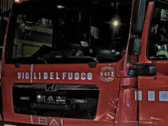 Via Lancia, incendio notturno devasta dehors di una Pizzeria a Torino vigili del fuoco incendio torino