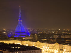 Torino e i Suoi Eventi: Guida agli Appuntamenti Annuali da Non Perdere torino luci artista