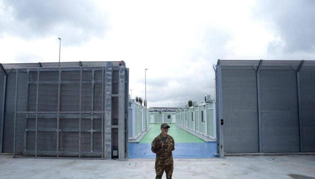 Migranti, la svolta Ue su rimpatri e Paesi sicuri: cosa cambia adesso