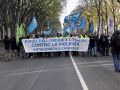 Forze dell’ordine in corteo: chiudere Askatasuna a Torino