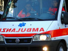 Uomo trovato morto a Torino: indagini in corso ambulanza