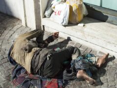 Corso Lecce: Tentata rapina a clochard, ferita la vittima