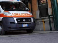 Milano, donna accoltellata al volto: è caccia all’aggressore