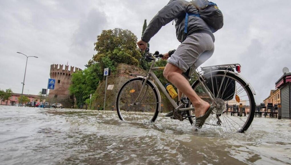 Più caldo ed eventi estremi in Italia, come sarà il clima fino al 2100