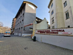 Operaio muore cadendo dal quarto piano a Torino