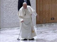 Papa Francesco, le visite a sorpresa: dal negozio di dischi alle case di Bruck e Bonino