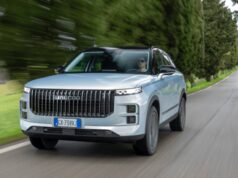 Arriva in Italia il Super Hybrid di JAECOO 7