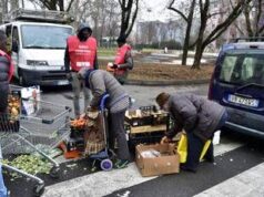 Calano i redditi familiari, 23,1% della popolazione a rischio povertà: i dati Istat