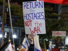 Gaza, 600 giorni di guerra: famiglie ostaggi protestano contro governo a Tel Aviv