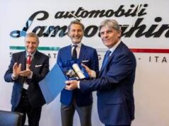 Lamborghini, Uiga consegna a Winkelmann la ‘Tartaruga d’argento’