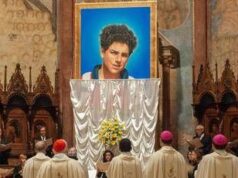 Le reliquie di Carlo Acutis messe all’asta sul web, la denuncia del vescovo di Assisi