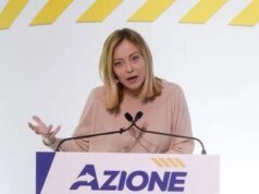 Meloni: “Ue senza difesa come una comunità hippie”