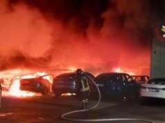 Roma, incendio in concessionaria Tesla: distrutte 17 auto